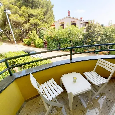 Lungomare Apartman *